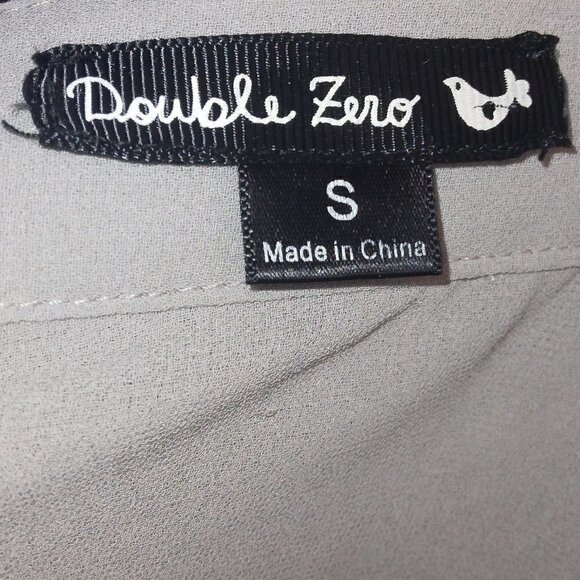 GRAY SLEEVELESS ASYMMETRIC BUTTON DOWN TOP WITH SILVER SEQUIN COLLAR & WAIST TIE - Picture 7 of 7